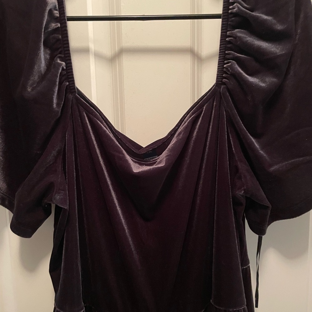 Old navy velvet jumpsuit - Picture 2 of 3